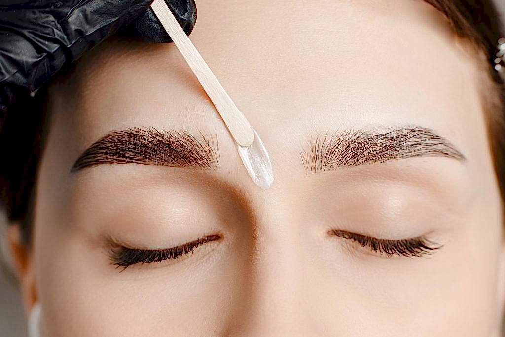 Оформление бровей (с окрашиванием)