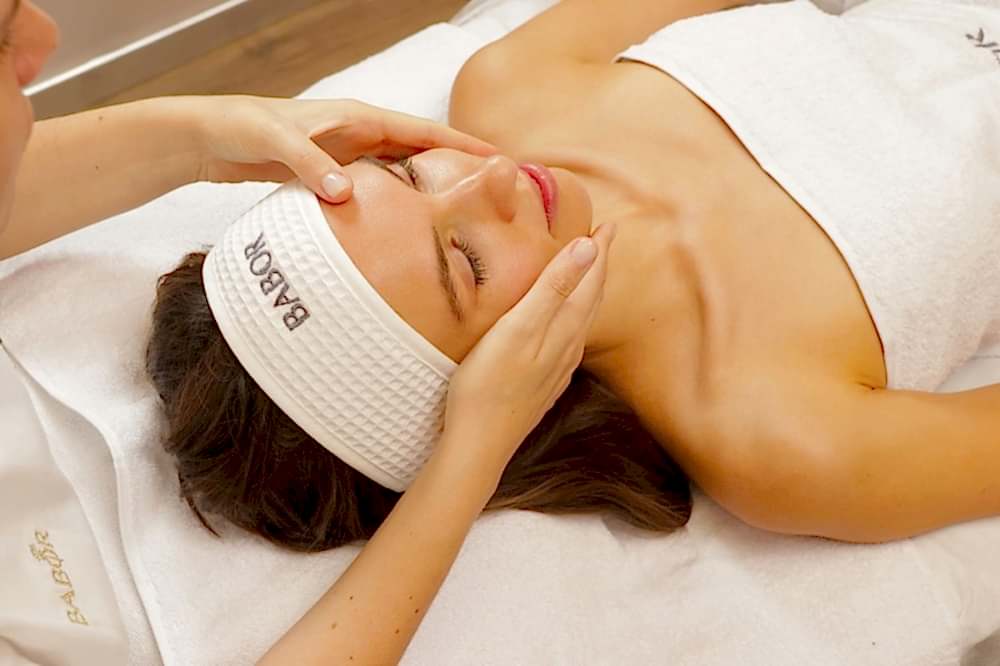 Массаж лица классический